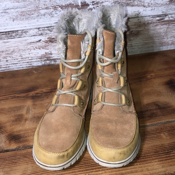 Sorel Women's Cozy Joan Boots like new tan boots size 9.5 waterproof lace boots‌ - Picture 8 of 13